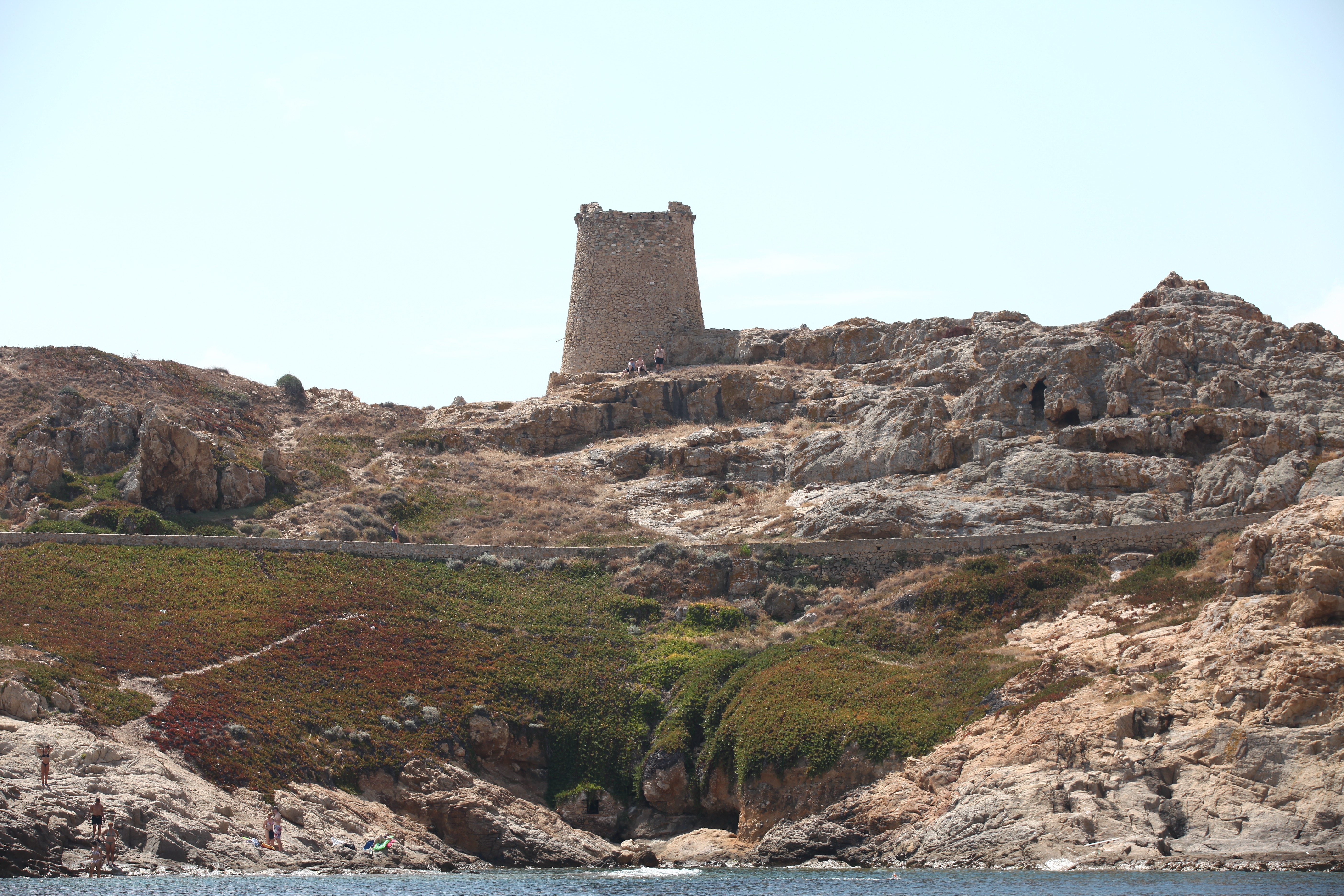 Nombreuses sont les tours génoises en Corse... Ici, celle d'Ile Rousse.