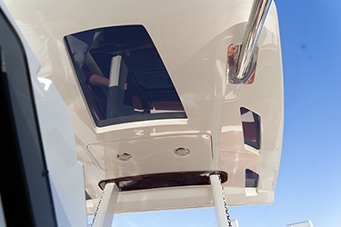 Aussi stylé que pratique le T-Top dispose d’éclairage nocturne et d’une ouverture pour laisser passer la lumière en cas de faible ensoleillement.