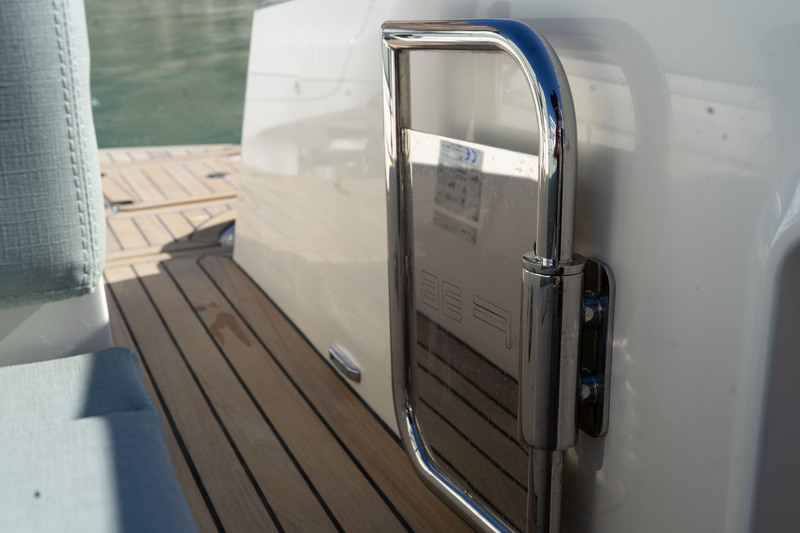 Le portillon de sécurité est un élément clé des navigations familiales. Un détail de poids.