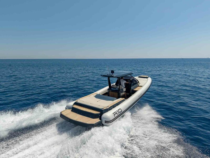 photo Renier R10 EFB Cabin